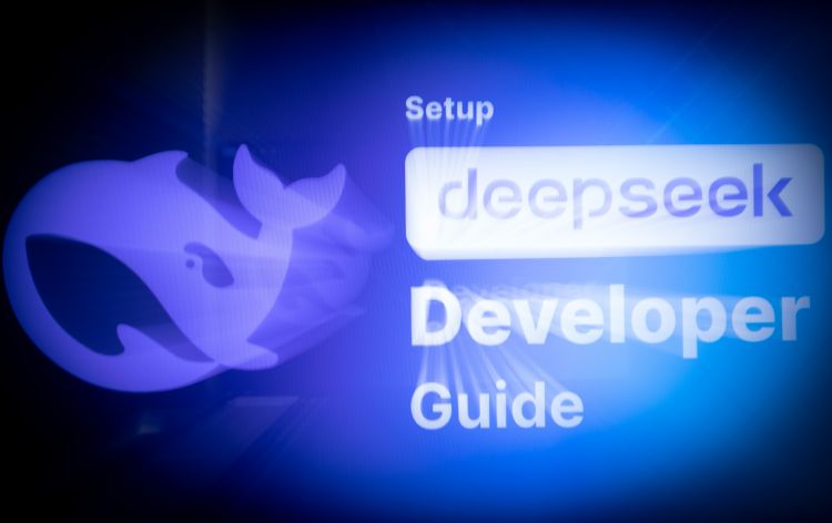 DeepSeek完成首轮融资，新部门大量招募人才