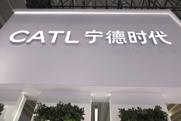 曾毓群聊固态电池:2030年前想百万级装车挺难