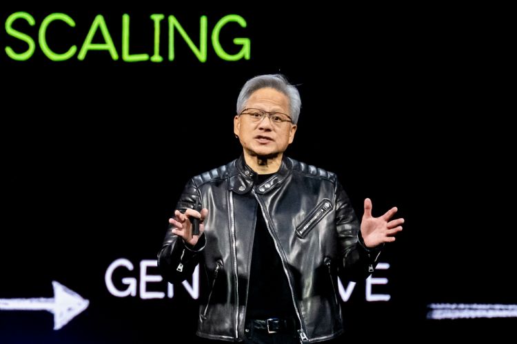 黄仁勋支持采用中国AI模型，硅谷初创企业反对禁令