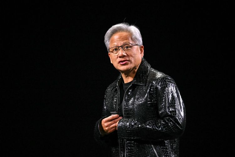 HBM4内存单价翻倍,英伟达顶配机柜售价达1.43亿元