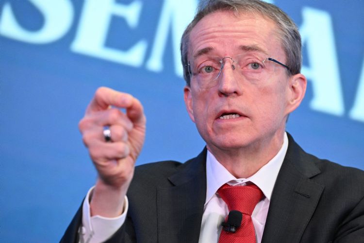 英特尔前CEO谈18A工艺芯片：争取客户是关键