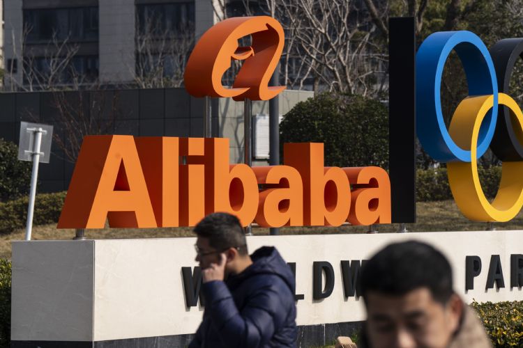 苹果AI在华完成备案，阿里千问借势抢占C端入口